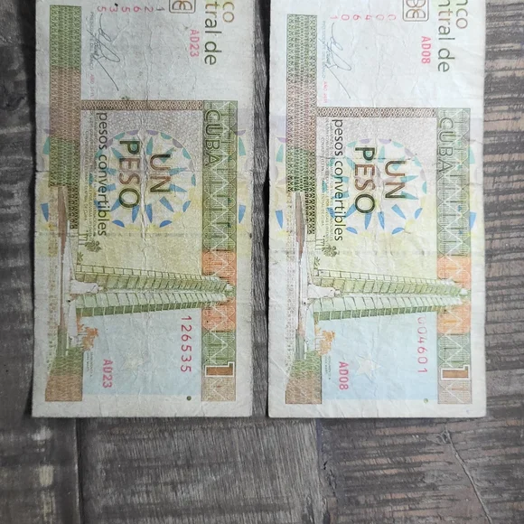 Assorted World Currency Notes - Picture 9 of 16